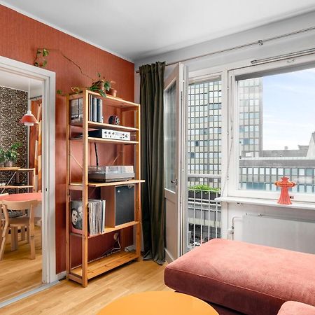 Appartamento Wehost Spacious Traveller'S Hq Above Metro @Vilhonvuorenkuja 16 Helsinki Esterno foto