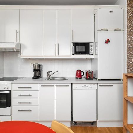 Appartamento Wehost Spacious Traveller'S Hq Above Metro @Vilhonvuorenkuja 16 Helsinki Esterno foto