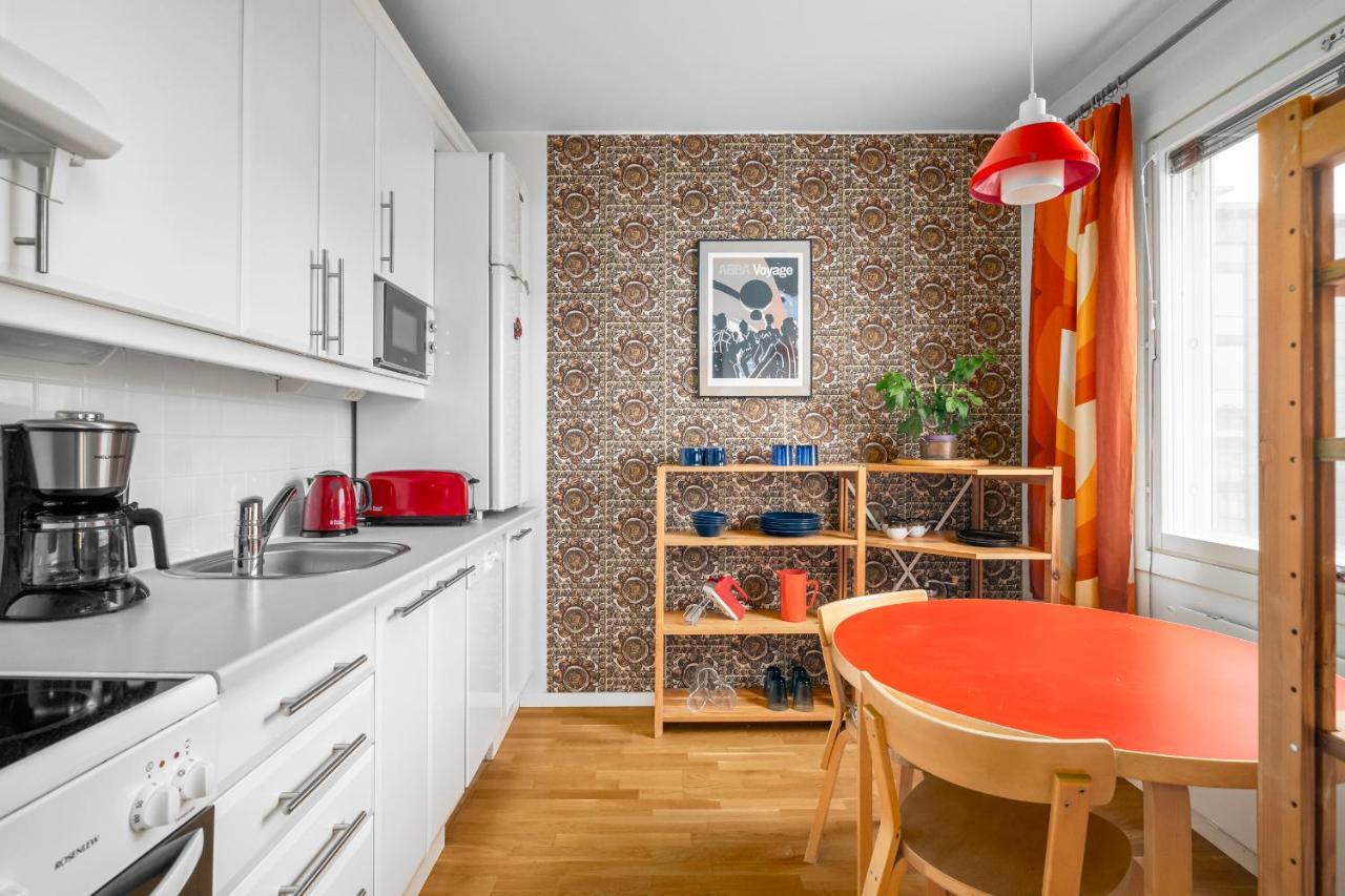 Appartamento Wehost Spacious Traveller'S Hq Above Metro @Vilhonvuorenkuja 16 Helsinki Esterno foto