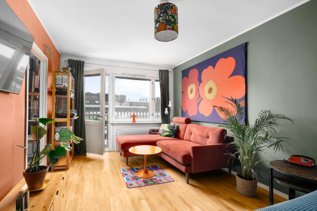 Appartamento Wehost Spacious Traveller'S Hq Above Metro @Vilhonvuorenkuja 16 Helsinki Esterno foto