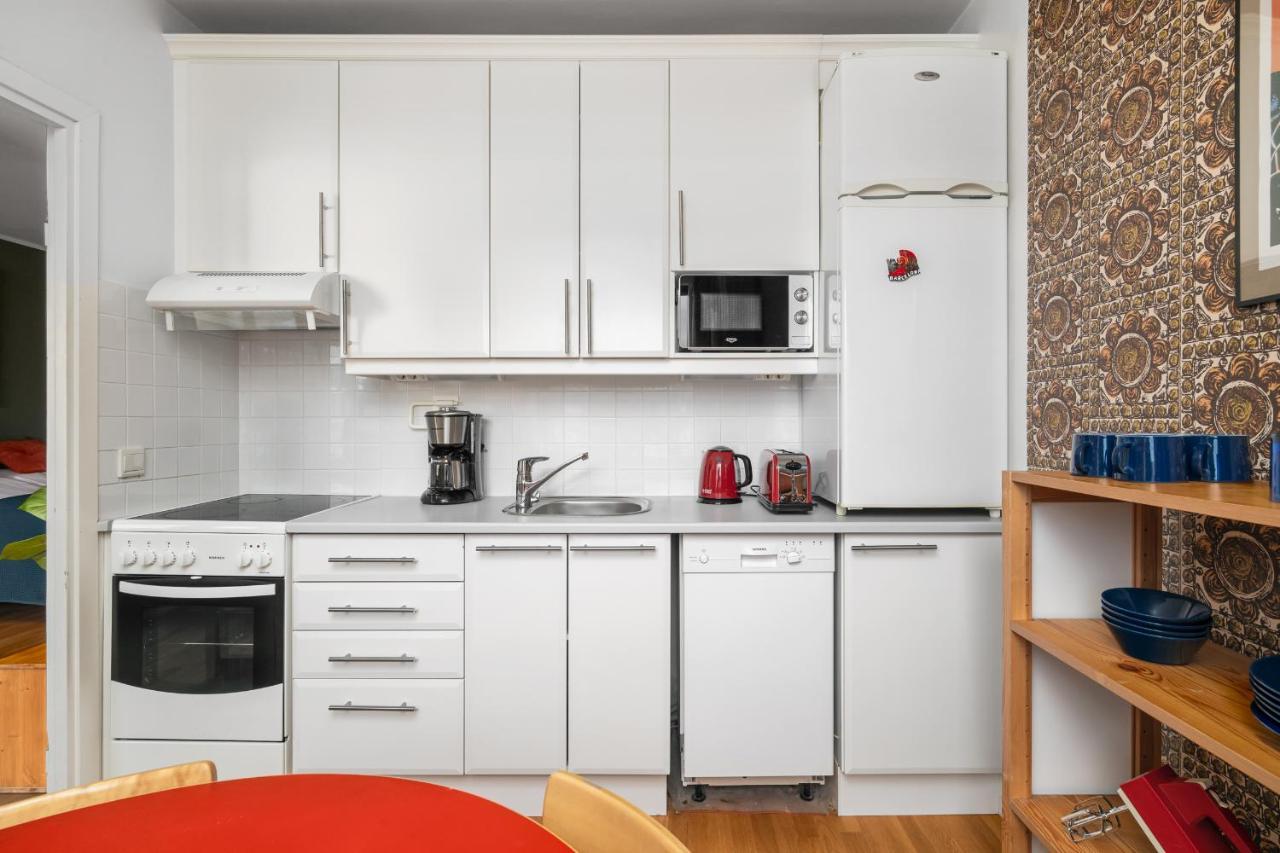 Appartamento Wehost Spacious Traveller'S Hq Above Metro @Vilhonvuorenkuja 16 Helsinki Esterno foto