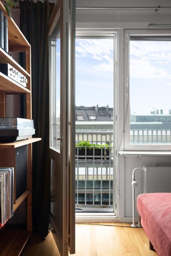 Appartamento Wehost Spacious Traveller'S Hq Above Metro @Vilhonvuorenkuja 16 Helsinki Esterno foto