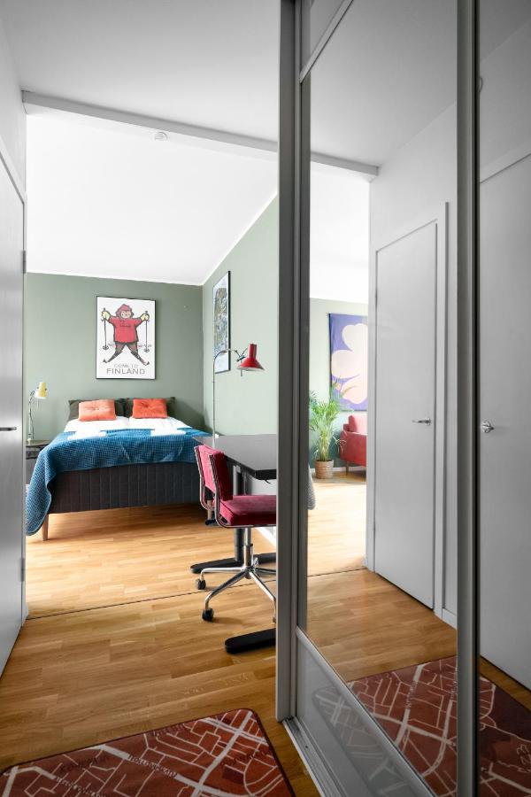 Appartamento Wehost Spacious Traveller'S Hq Above Metro @Vilhonvuorenkuja 16 Helsinki Esterno foto